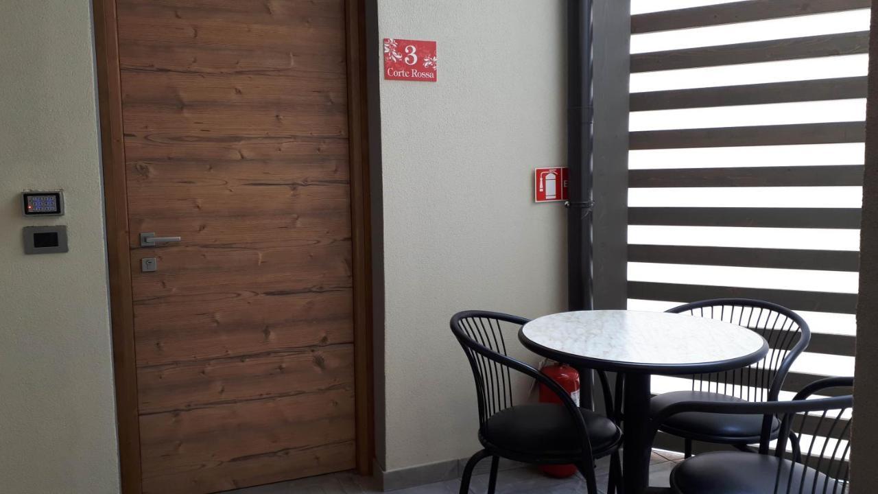Hotel Bed & Rooms , Corte Rossa -1 Min Walk To Bernina Express ティラーノ エクステリア 写真
