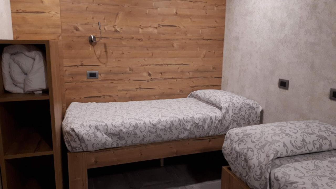 Hotel Bed & Rooms , Corte Rossa -1 Min Walk To Bernina Express ティラーノ エクステリア 写真