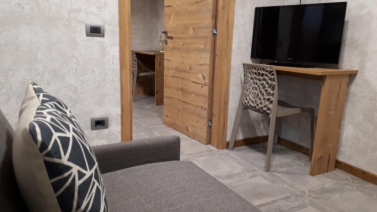 Hotel Bed & Rooms , Corte Rossa -1 Min Walk To Bernina Express ティラーノ エクステリア 写真