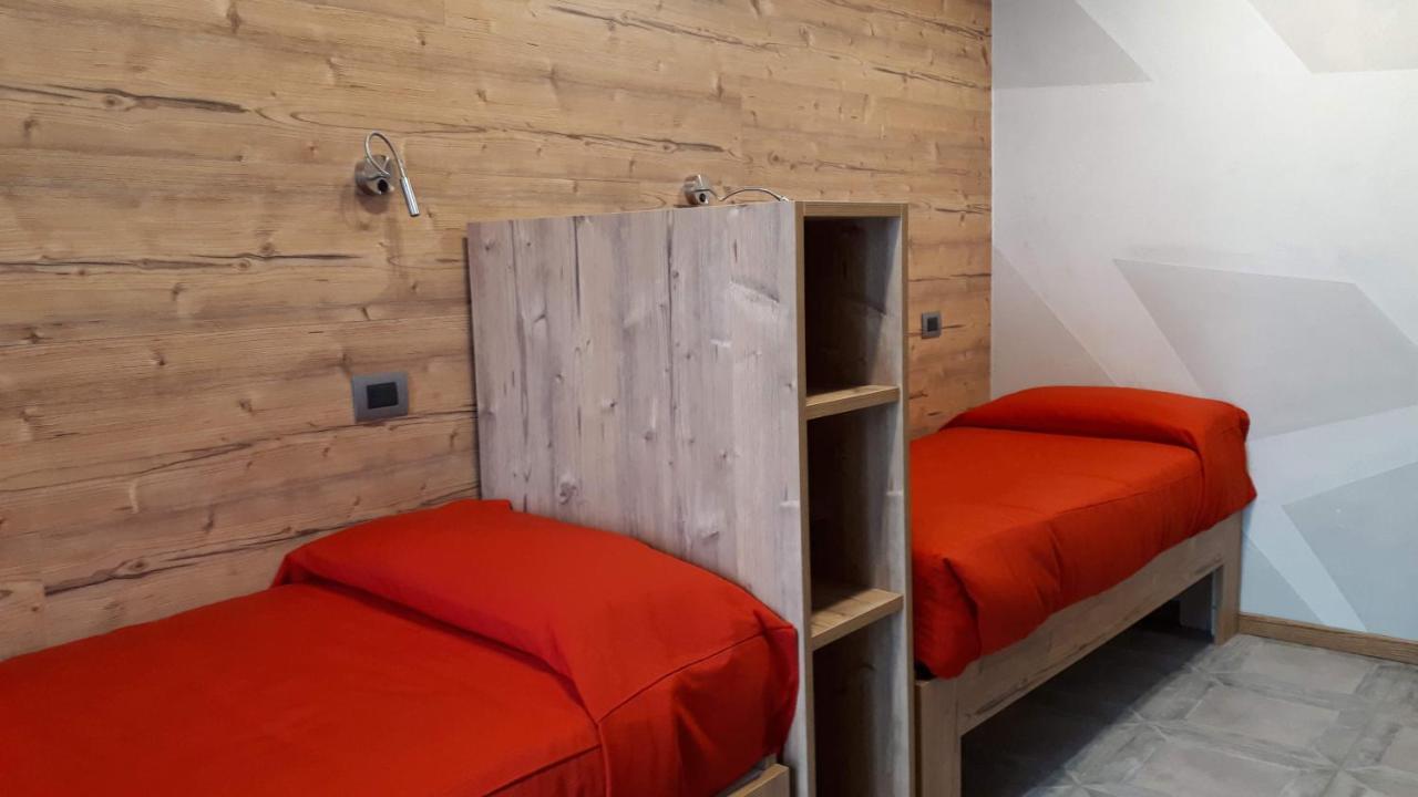 Hotel Bed & Rooms , Corte Rossa -1 Min Walk To Bernina Express ティラーノ エクステリア 写真