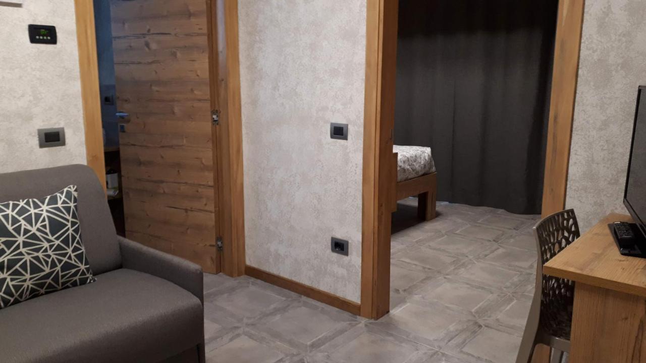 Hotel Bed & Rooms , Corte Rossa -1 Min Walk To Bernina Express ティラーノ エクステリア 写真