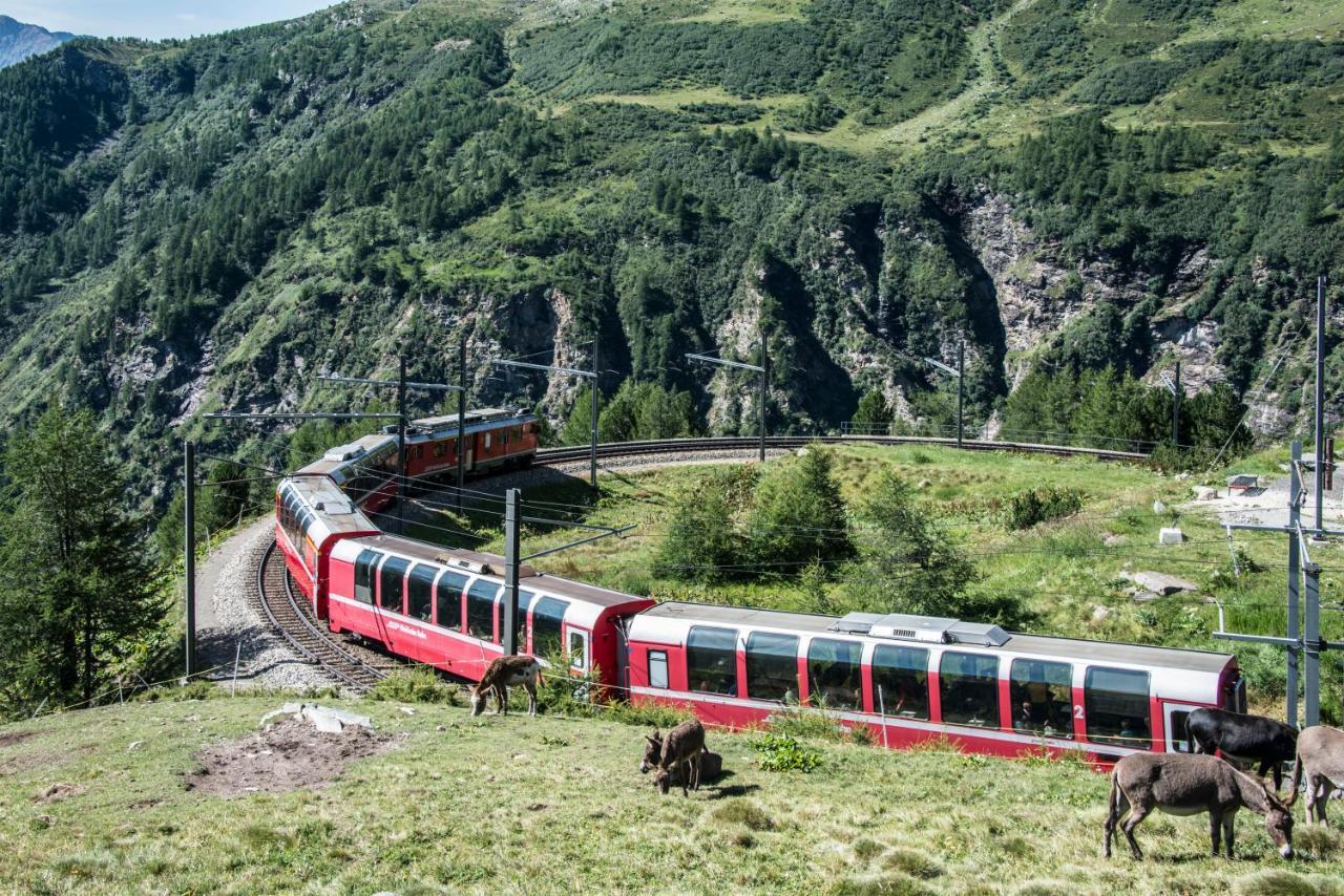 Hotel Bed & Rooms , Corte Rossa -1 Min Walk To Bernina Express ティラーノ エクステリア 写真