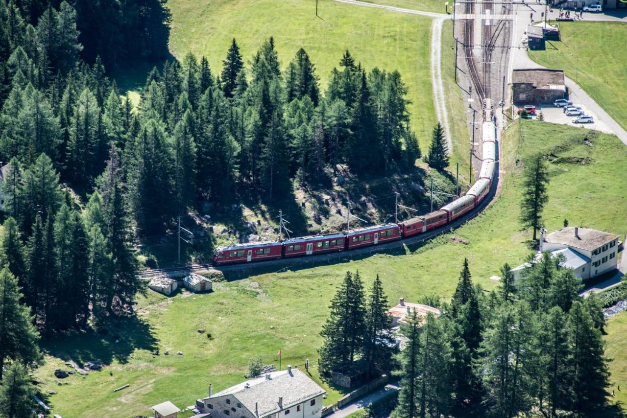 Hotel Bed & Rooms , Corte Rossa -1 Min Walk To Bernina Express ティラーノ エクステリア 写真