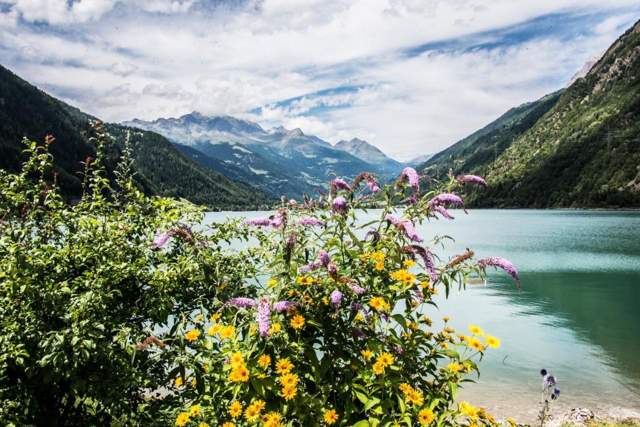 Hotel Bed & Rooms , Corte Rossa -1 Min Walk To Bernina Express ティラーノ エクステリア 写真