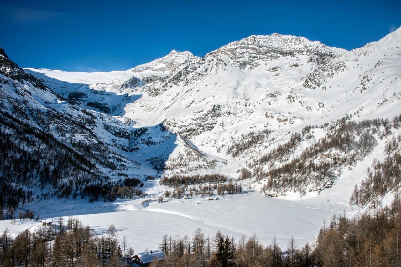 Hotel Bed & Rooms , Corte Rossa -1 Min Walk To Bernina Express ティラーノ エクステリア 写真