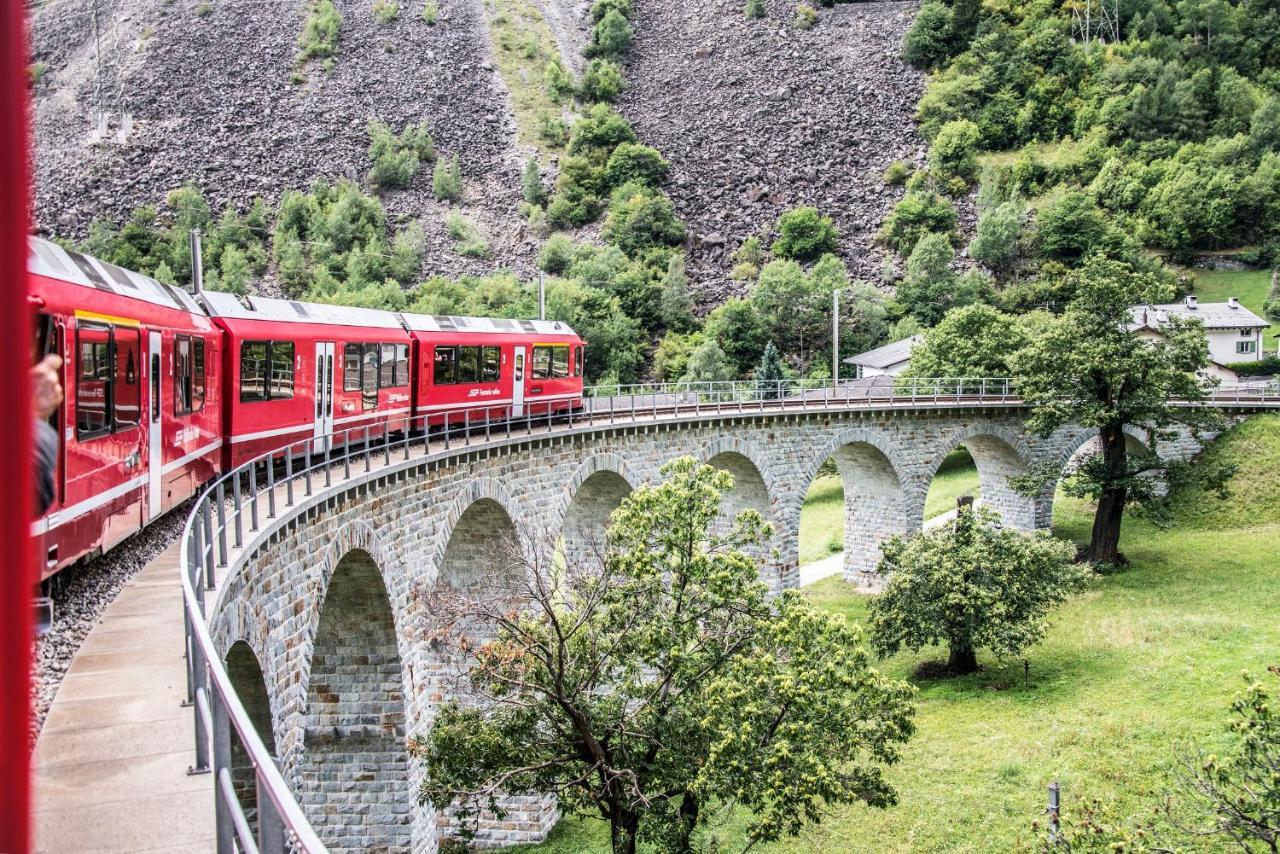 Hotel Bed & Rooms , Corte Rossa -1 Min Walk To Bernina Express ティラーノ エクステリア 写真