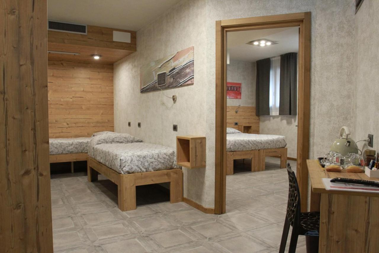 Hotel Bed & Rooms , Corte Rossa -1 Min Walk To Bernina Express ティラーノ エクステリア 写真