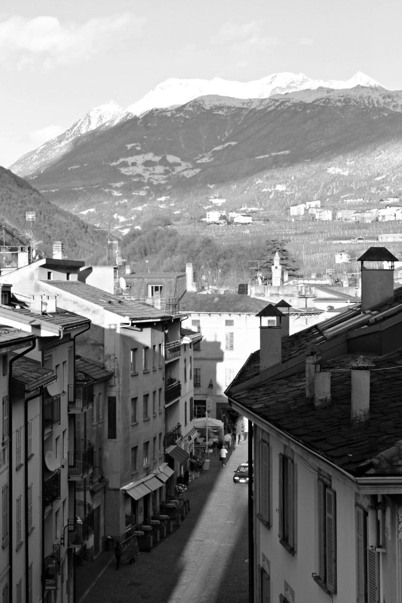 Hotel Bed & Rooms , Corte Rossa -1 Min Walk To Bernina Express ティラーノ エクステリア 写真