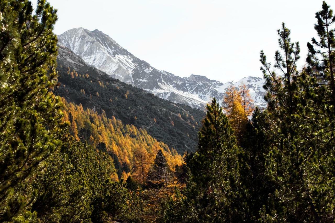 Hotel Bed & Rooms , Corte Rossa -1 Min Walk To Bernina Express ティラーノ エクステリア 写真
